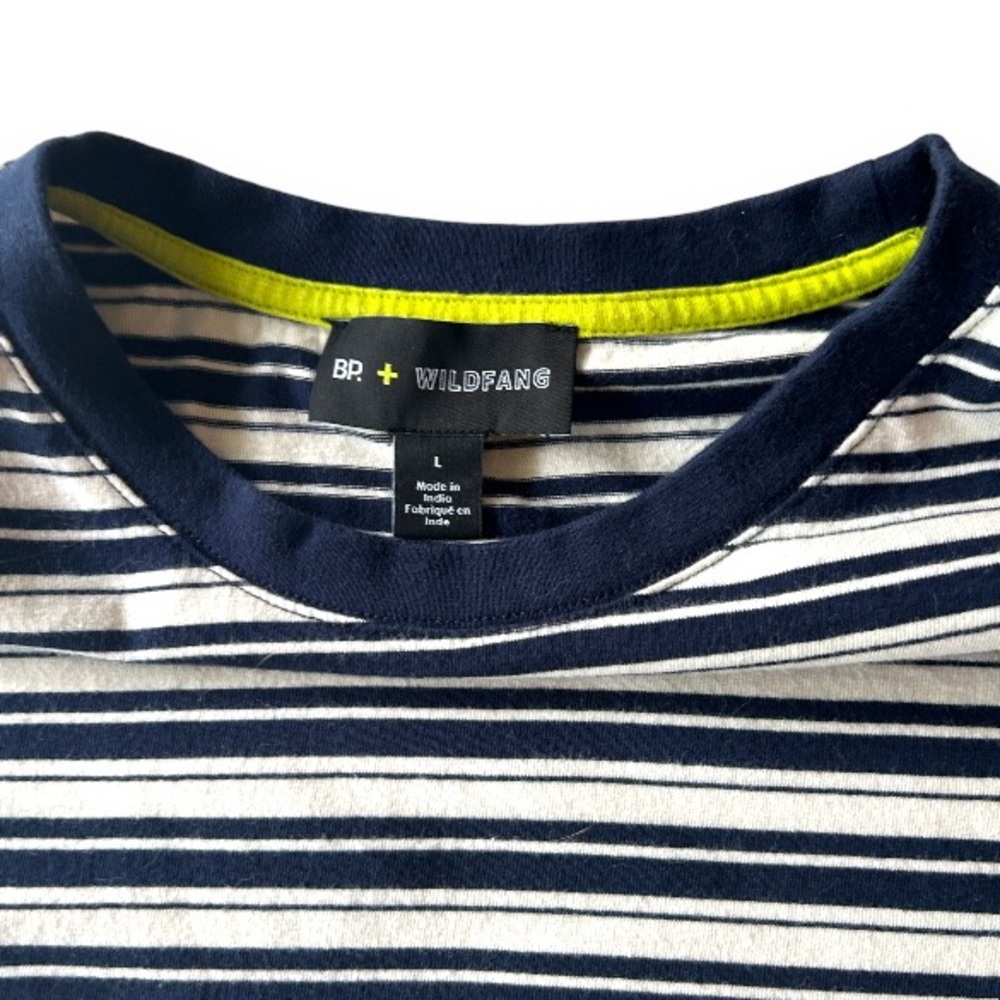 SOLD Wild fang cropped tee, L - Picture 2 of 2
